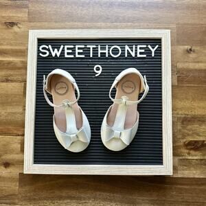 NEW SweetHoney Snap T-Strap Bow Mary Jane Shoes White Preppy Classic 9